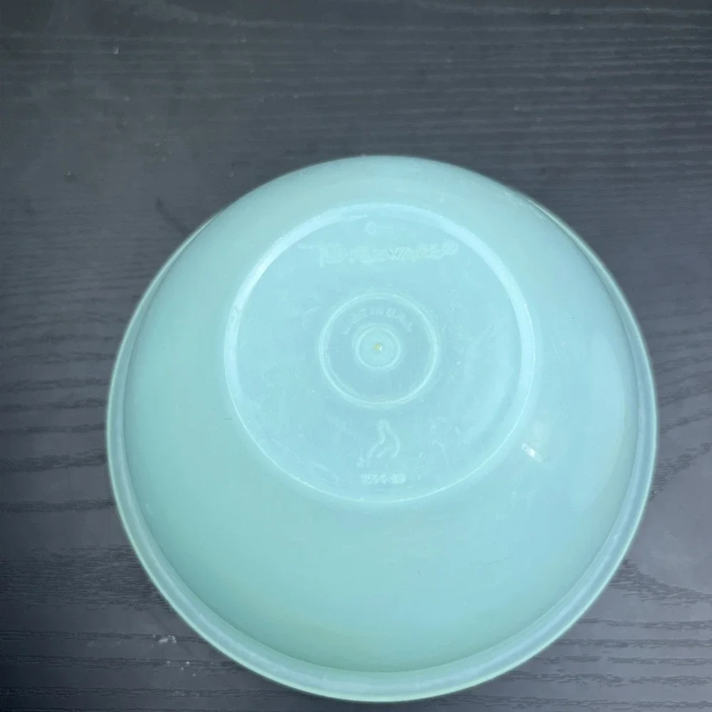 VTG Tupperware Small Light Blue Container 234-19 With White Lid 227-42